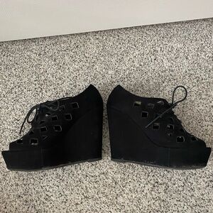 Black wedge heels